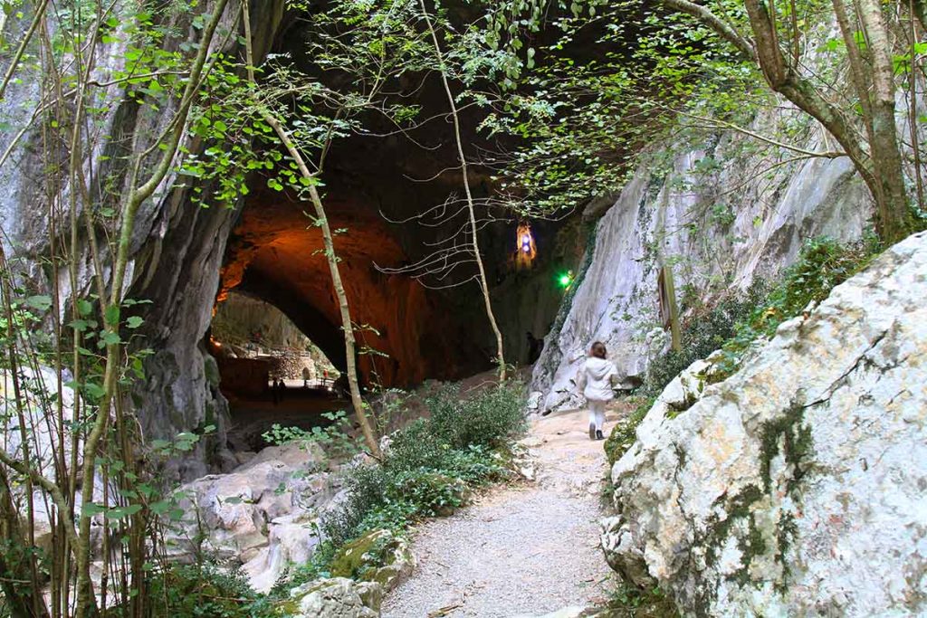La grotte des Sorcières